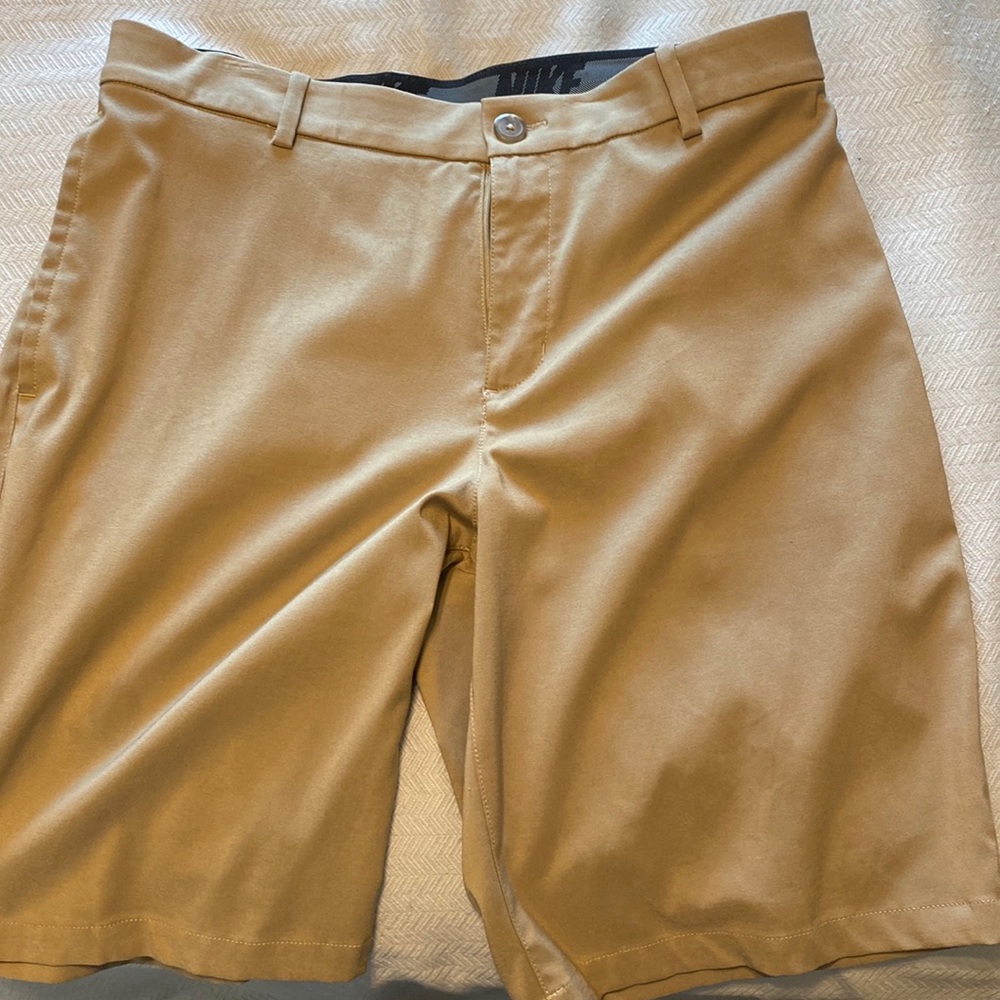 Nike khaki golf shorts